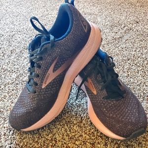 Womens Brooks Revel 4.0 shoe